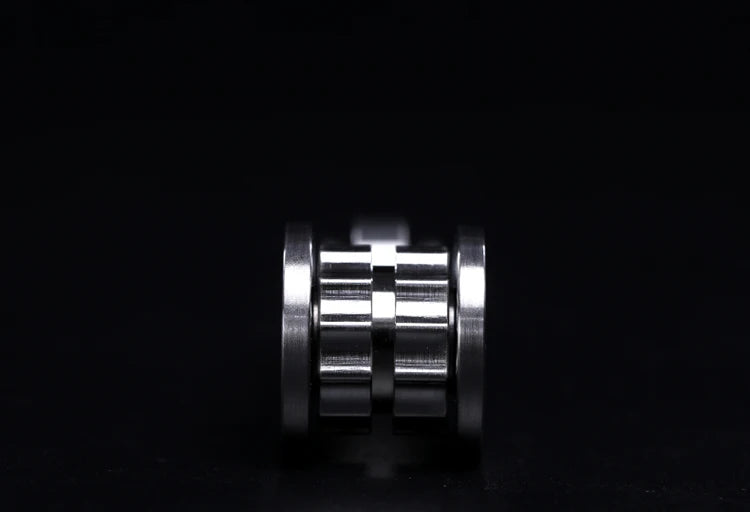 Newton's Chaos Pendulum Spinner
