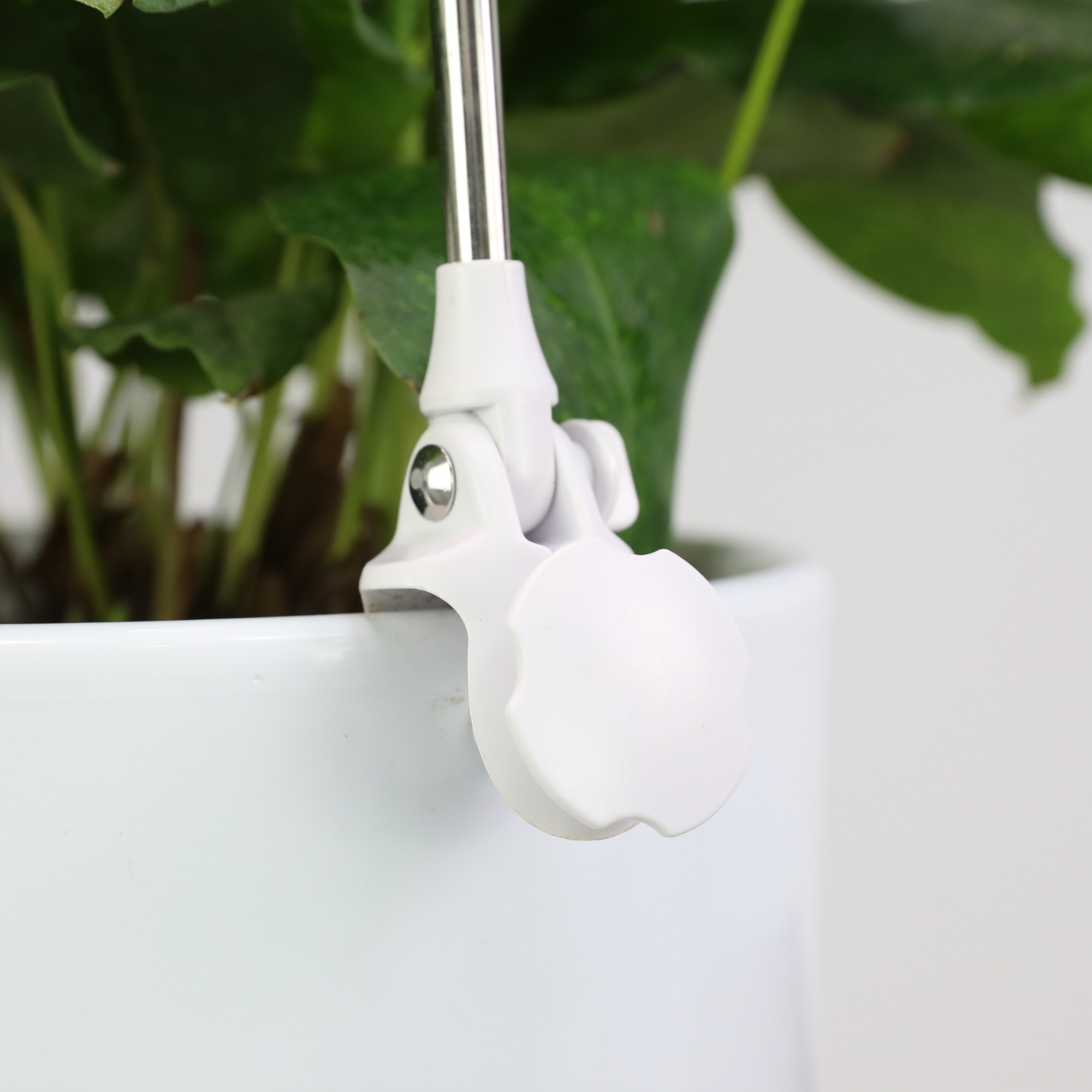 ***PRE-ORDER - 28" Adjustable LED Plant Light - Ships in 4-8 weeks