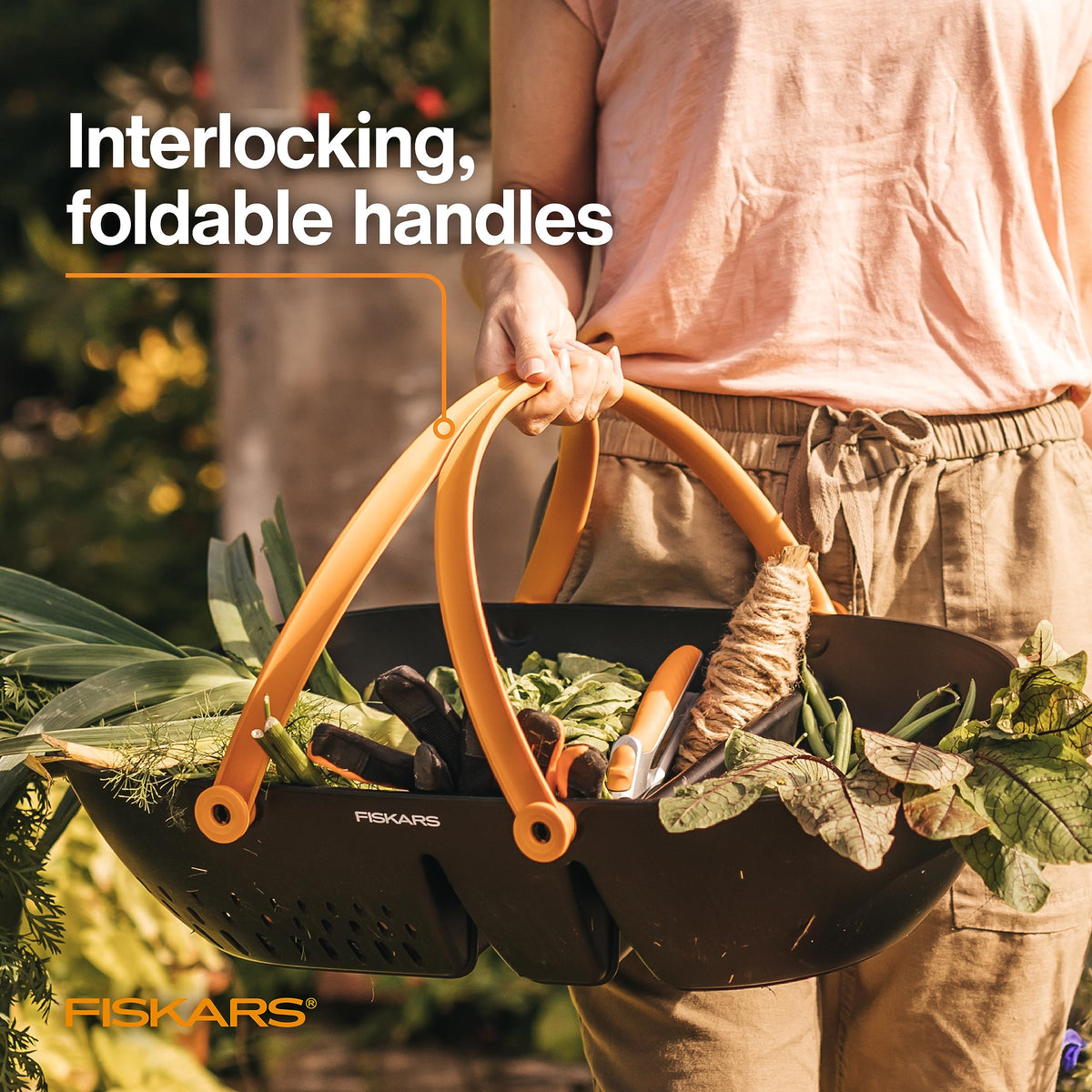 Fiskars Harvest Basket, Container for Gardening and Harvesting, Garden Tool with Ergonomic Handles and Collander