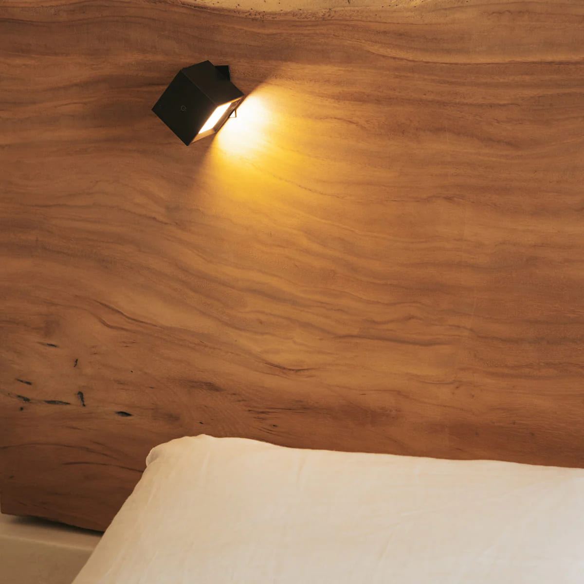 Box Wall-Mounted Rechargeable Lamp