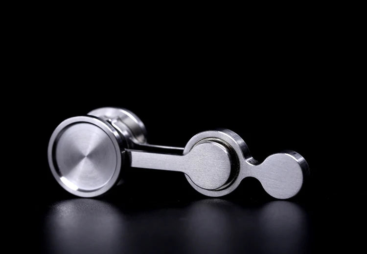 Newton's Chaos Pendulum Spinner