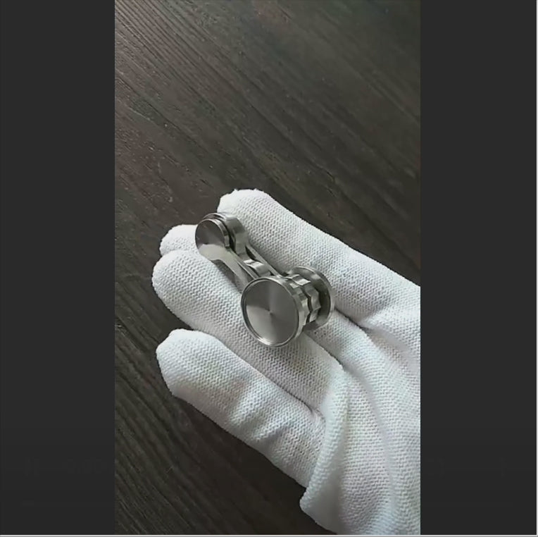 Newton's Chaos Pendulum Spinner