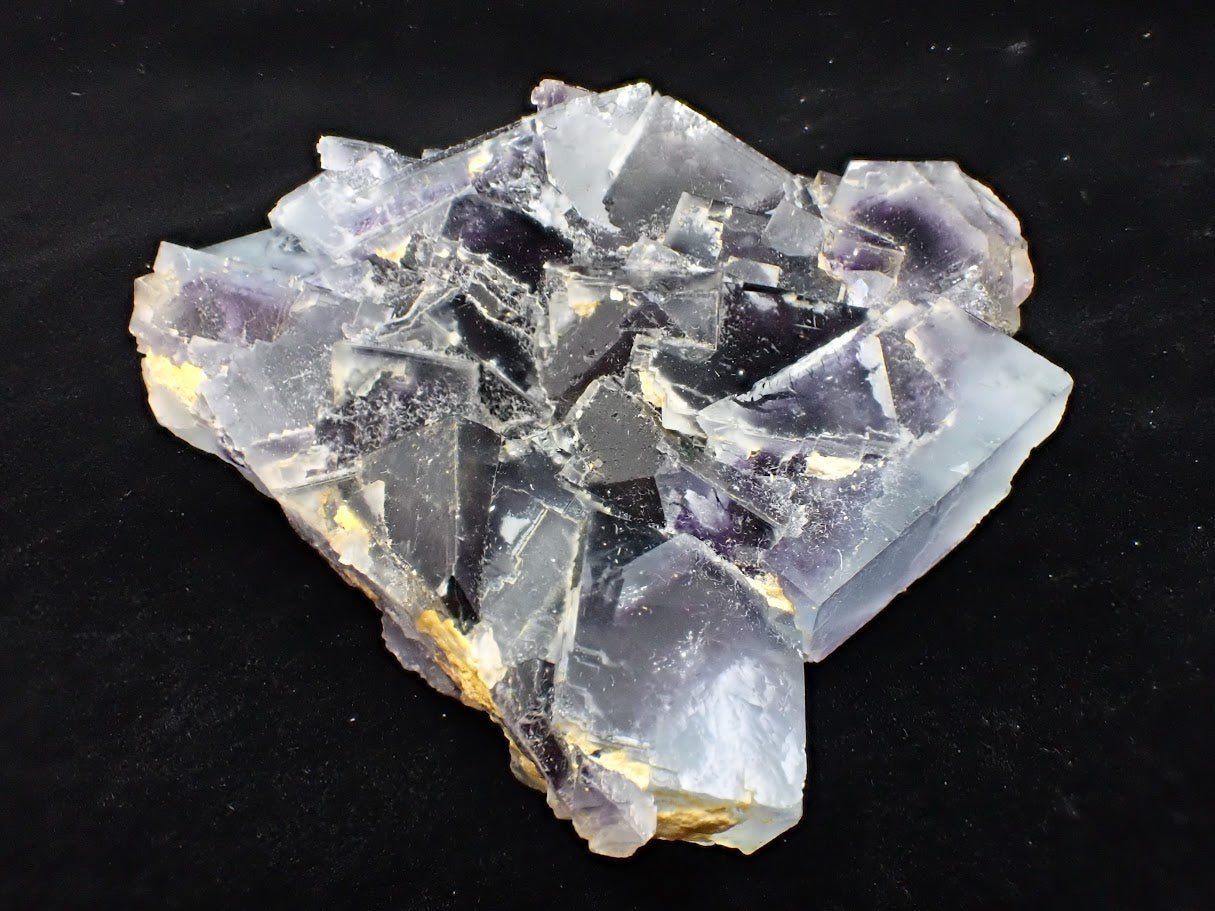 Yindu Fluorite with Deep Purple Zoning and UV Fluorescence – Yindu Mine, Inner Mongolia, China