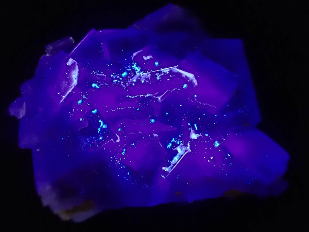 Yindu Fluorite with Deep Purple Zoning and UV Fluorescence – Yindu Mine, Inner Mongolia, China